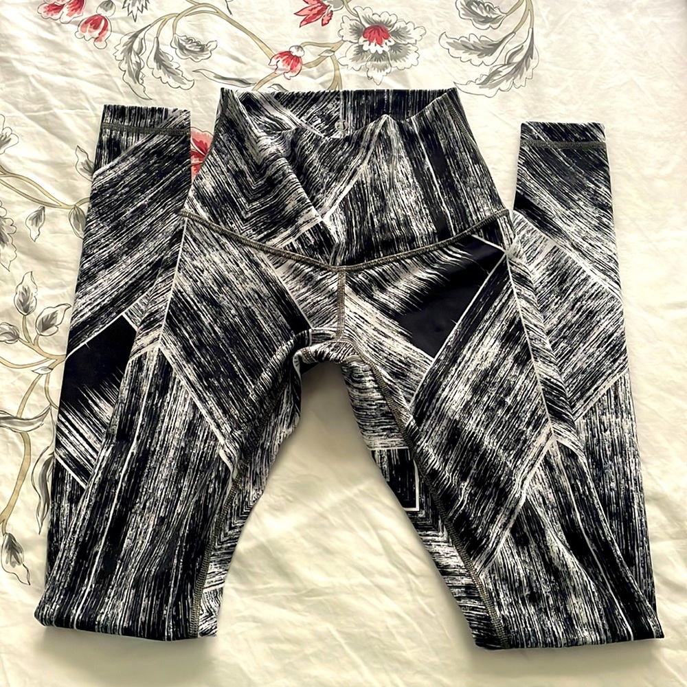 Lululemon Black and White Leggings
